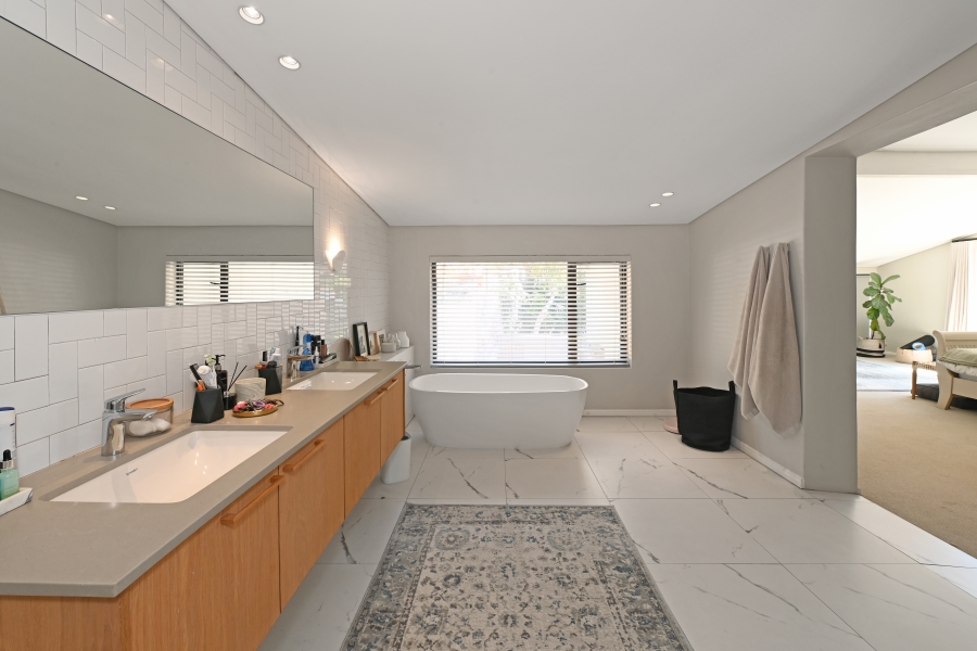 To Let 4 Bedroom Property for Rent in Newlands Western Cape